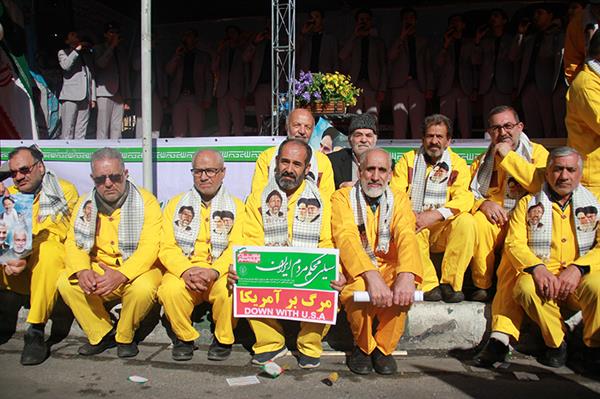 غرفه مؤسسه پیام آزادگان در مسیر راهپیمایی بیست‌ودوم بهمن‌ماه 1398