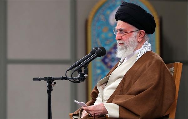 امام خامنه‌ای: با کمک پایه‌های فکری انقلاب، روحیه انقلابی را بار دیگر تجدید کنید