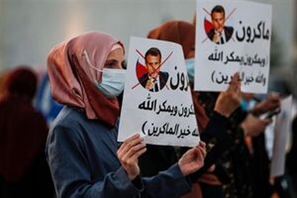 تظاهرات در واکنش به حمایت رسمی پاریس از توهین به دین اسلام